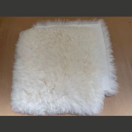 Taljaistuinpäällinen lampaantaljaa (nahan koko 37x37cm)