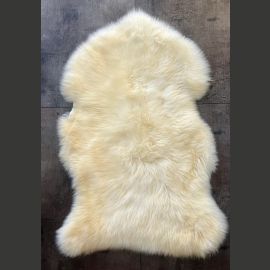 SUPERTARJOUS Silkkimäisiä kermanvalkoisia lampaantaljoja Albanianlammasta, luomuparkittu VAIN 2 kpl/tilaus