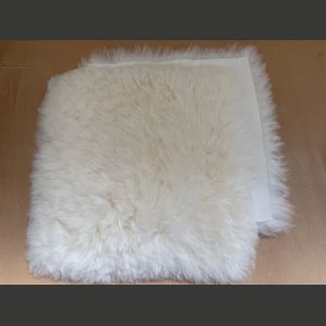 Taljaistuinpäällinen lampaantaljaa (nahan koko 37x37cm)