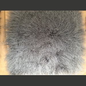 Taljaistuinpäällinen TIIBETINlampaantaljasta (nahan koko 40x40cm) tekstiilitausta