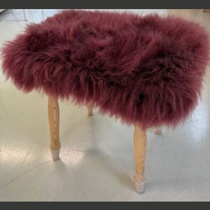 Värillinen taljajakkara TURRI Elegance sorvatuilla jaloilla